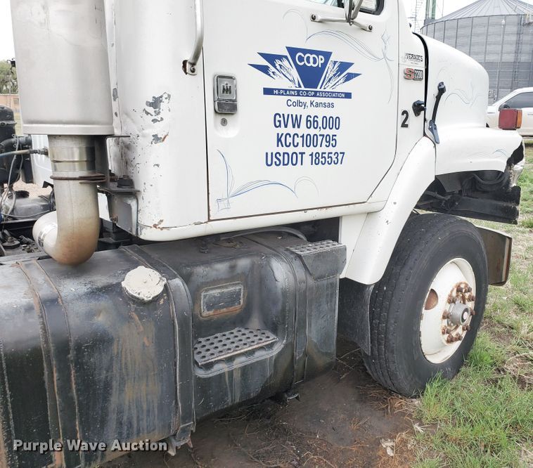 image for item GO9162 1981 International S2200  semi truck