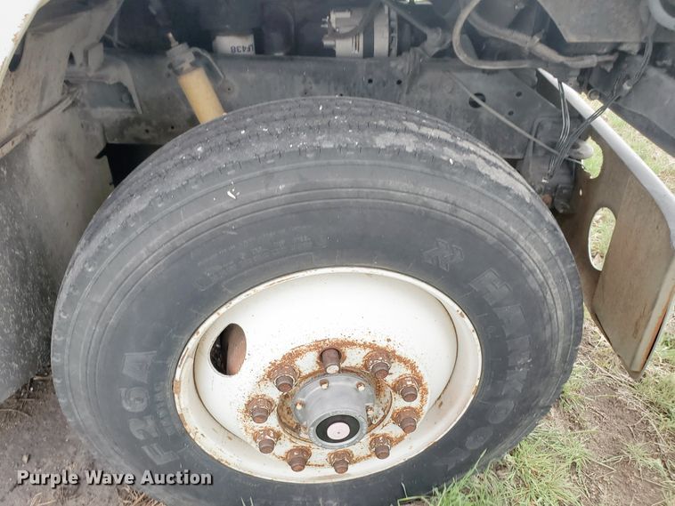 image for item GO9162 1981 International S2200  semi truck