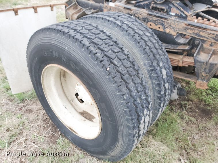 image for item GO9162 1981 International S2200  semi truck