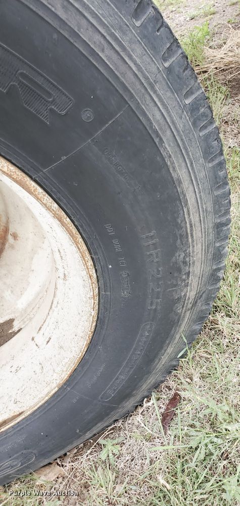 image for item GO9162 1981 International S2200  semi truck