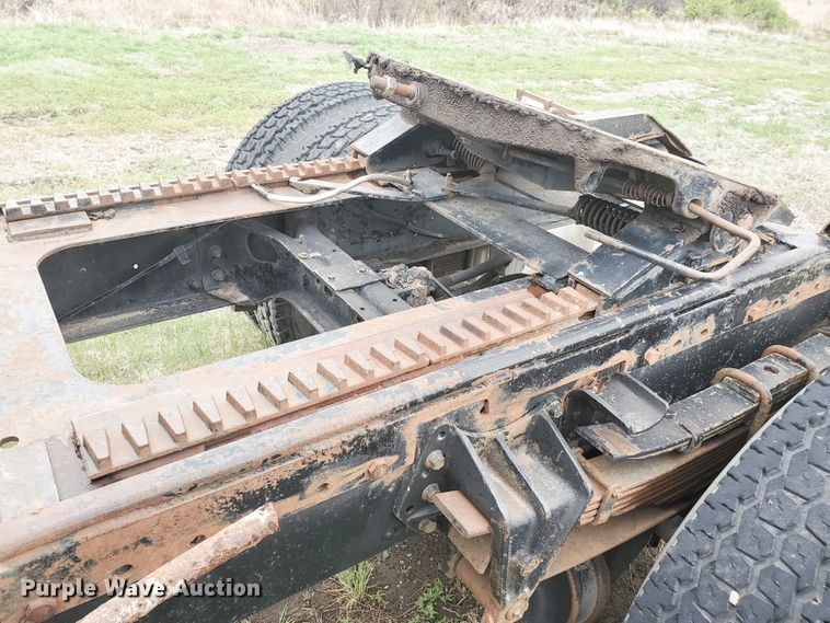 image for item GO9162 1981 International S2200  semi truck