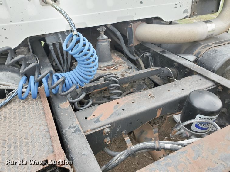 image for item GO9162 1981 International S2200  semi truck