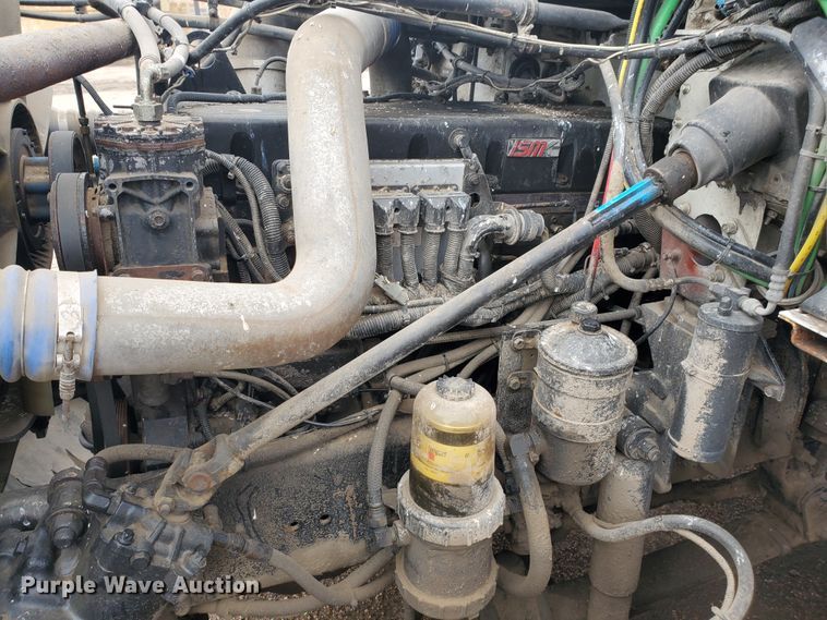 image for item GO9163 2001 Freightliner FLD  semi truck