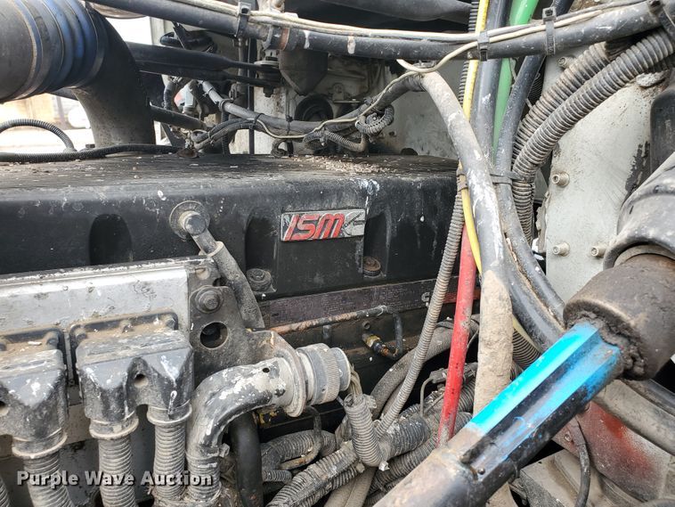 image for item GO9163 2001 Freightliner FLD  semi truck