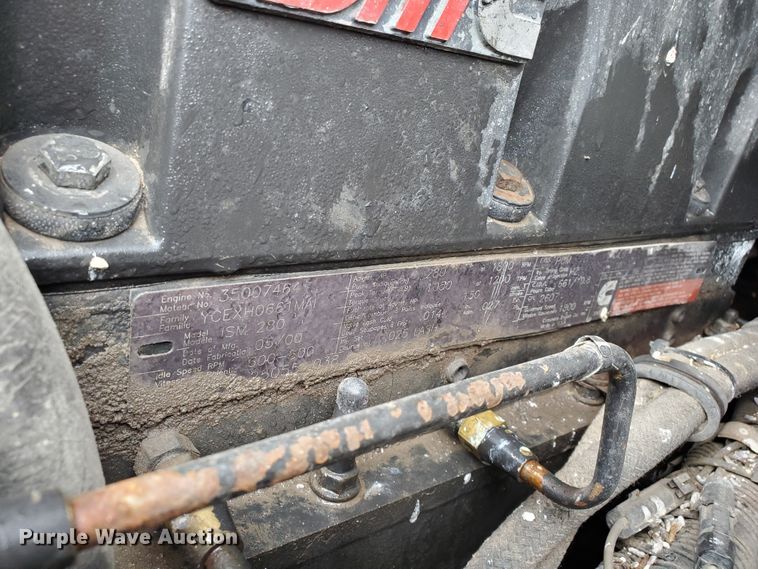 image for item GO9163 2001 Freightliner FLD  semi truck