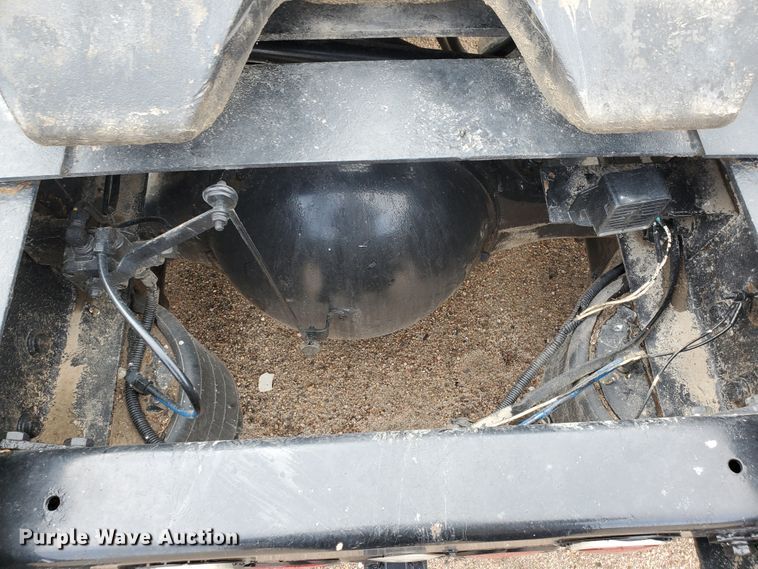 image for item GO9163 2001 Freightliner FLD  semi truck