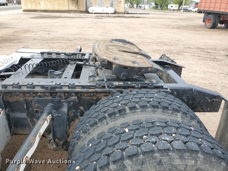 image for item GO9163 2001 Freightliner FLD  semi truck