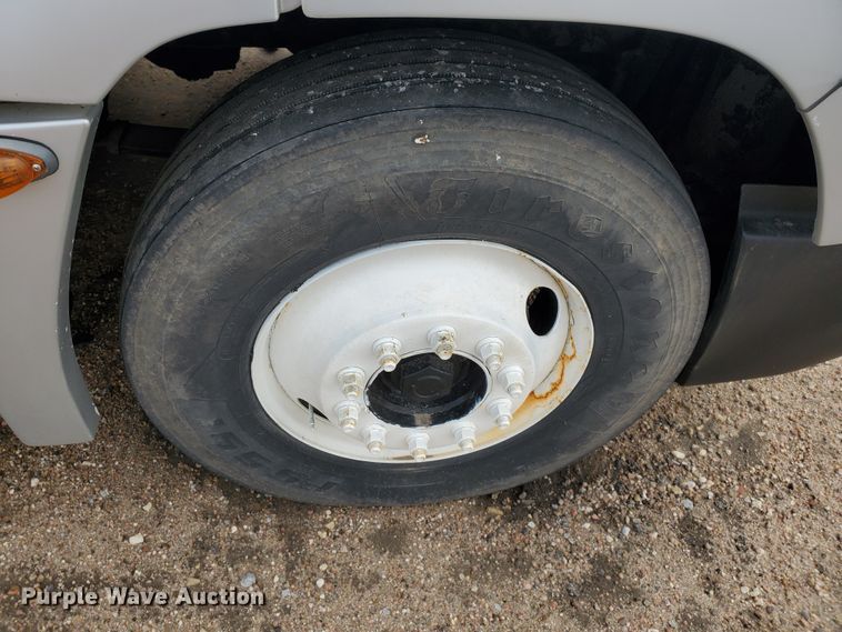 image for item GO9163 2001 Freightliner FLD  semi truck