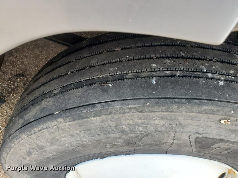 image for item GO9163 2001 Freightliner FLD  semi truck