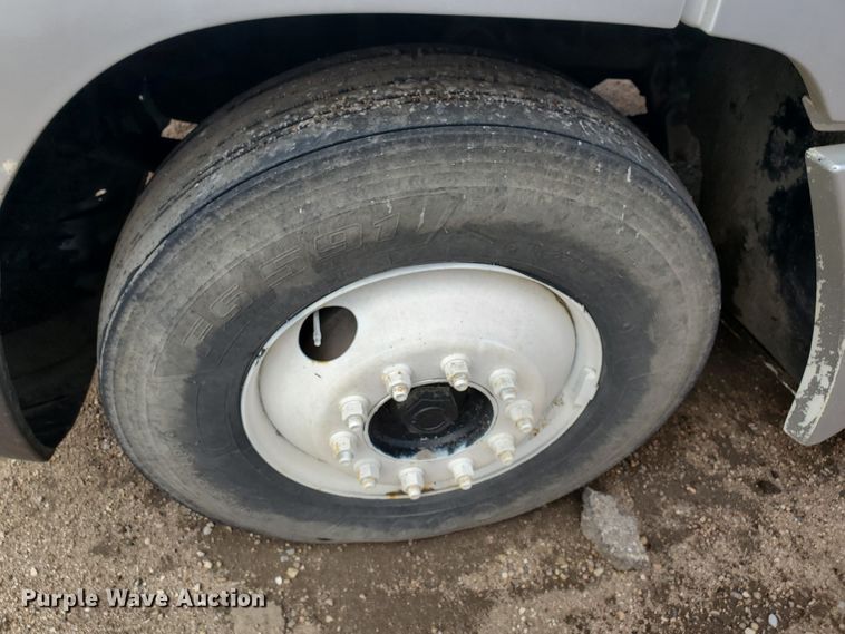 image for item GO9163 2001 Freightliner FLD  semi truck