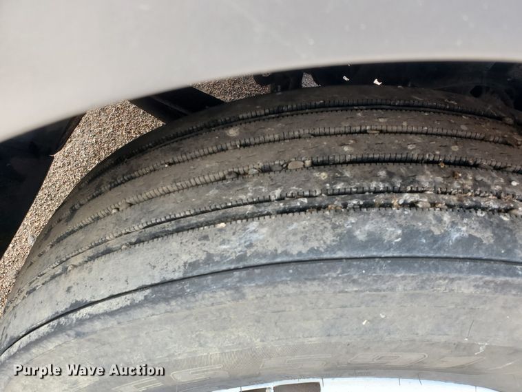 image for item GO9163 2001 Freightliner FLD  semi truck