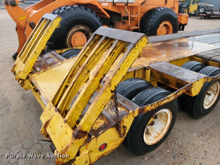 image for item GO9164 1962 Hyster C25T drop deck equipment trailer