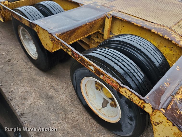 image for item GO9164 1962 Hyster C25T drop deck equipment trailer