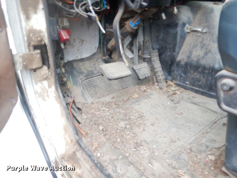 image for item GO9166 1988 International 8300  semi truck