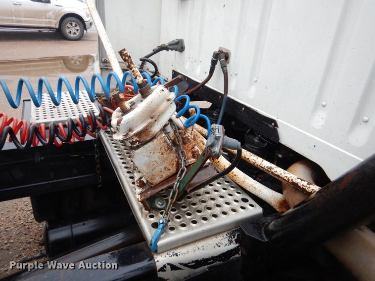 image for item GO9166 1988 International 8300  semi truck