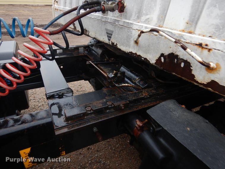 image for item GO9166 1988 International 8300  semi truck