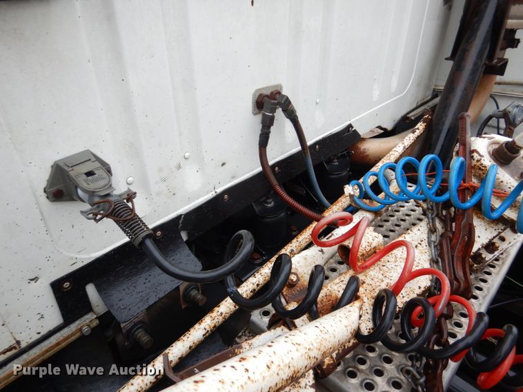 image for item GO9166 1988 International 8300  semi truck