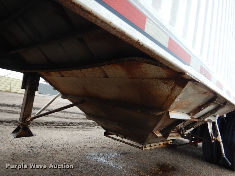 image for item GO9166 1988 International 8300  semi truck