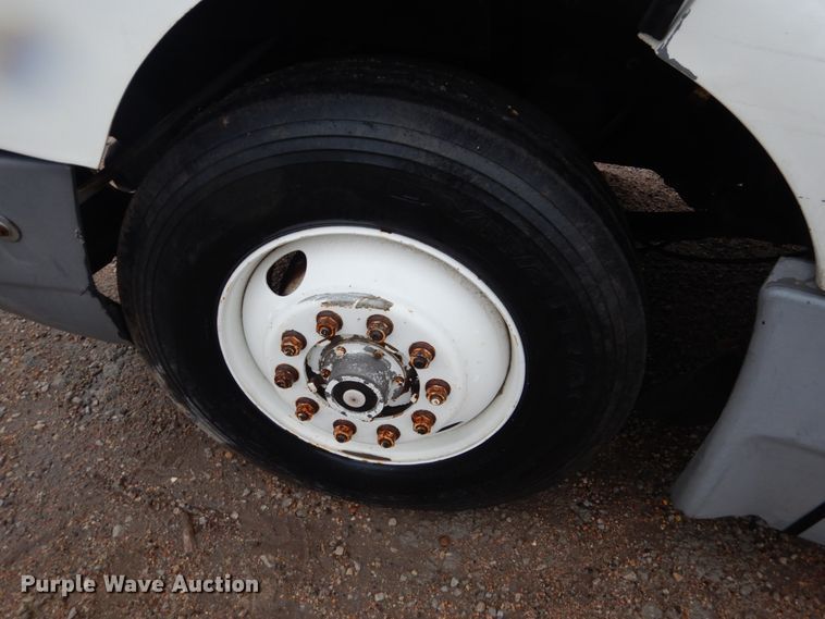 image for item GO9166 1988 International 8300  semi truck