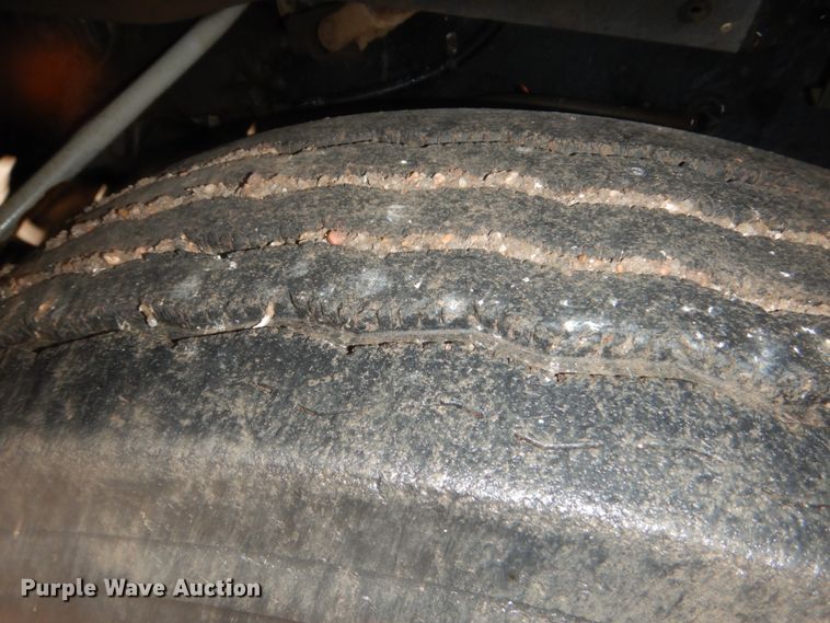 image for item GO9166 1988 International 8300  semi truck