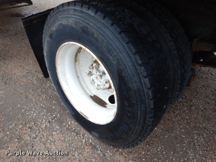 image for item GO9166 1988 International 8300  semi truck