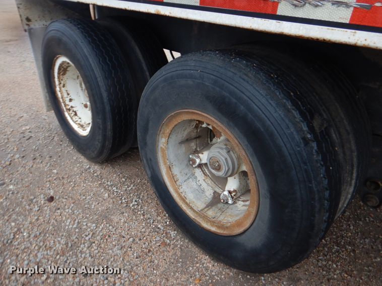 image for item GO9166 1988 International 8300  semi truck