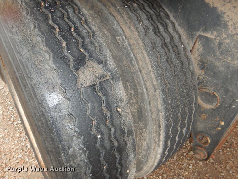 image for item GO9166 1988 International 8300  semi truck