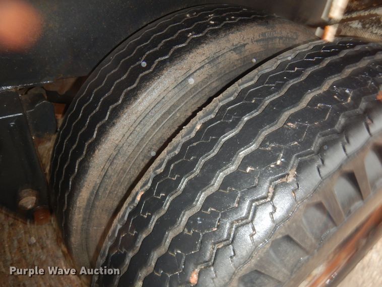 image for item GO9166 1988 International 8300  semi truck