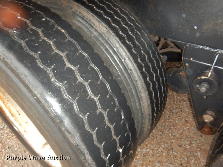 image for item GO9166 1988 International 8300  semi truck