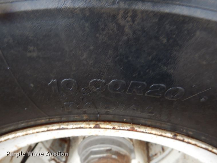 image for item GO9166 1988 International 8300  semi truck