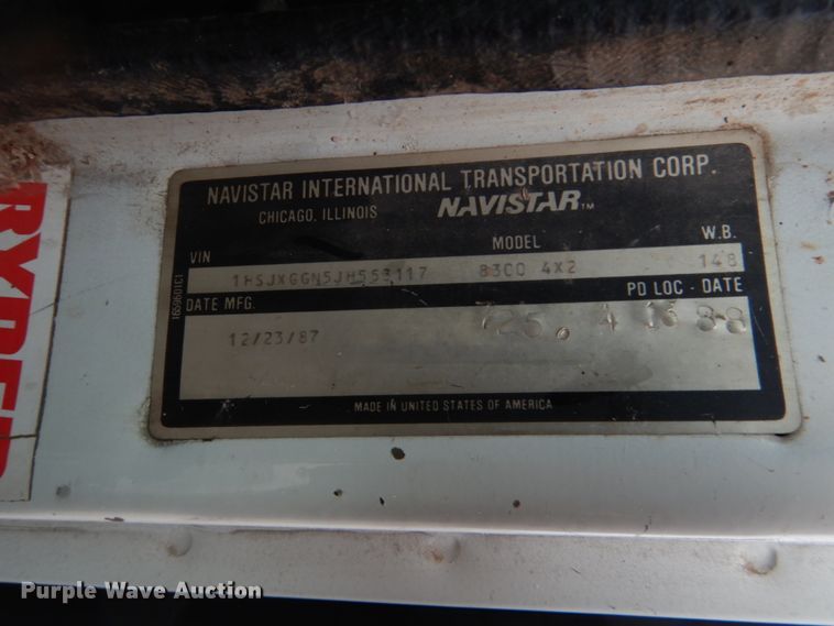 image for item GO9166 1988 International 8300  semi truck