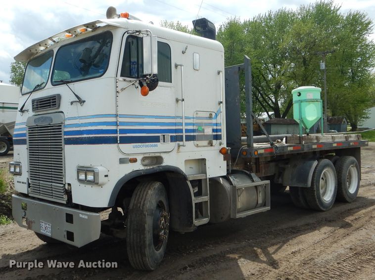 image for item GO9651 1987 Freightliner FLT  flatbed truck