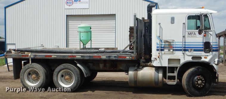 image for item GO9651 1987 Freightliner FLT  flatbed truck