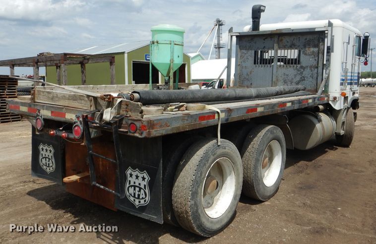 image for item GO9651 1987 Freightliner FLT  flatbed truck