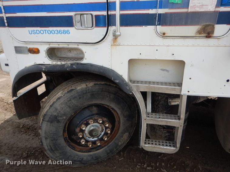 image for item GO9651 1987 Freightliner FLT  flatbed truck