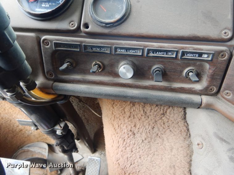 image for item GO9651 1987 Freightliner FLT  flatbed truck