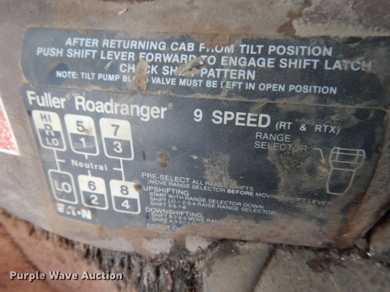 image for item GO9651 1987 Freightliner FLT  flatbed truck