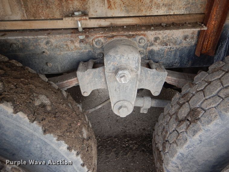 image for item GO9651 1987 Freightliner FLT  flatbed truck