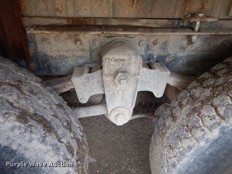 image for item GO9651 1987 Freightliner FLT  flatbed truck