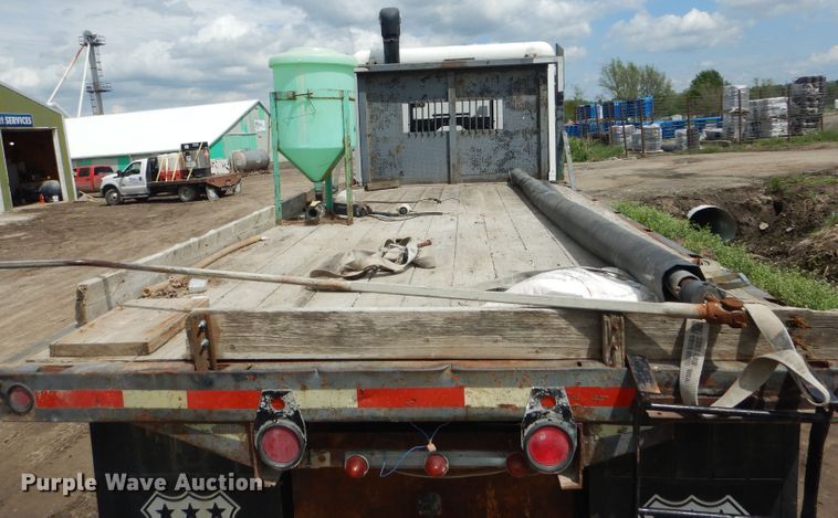 image for item GO9651 1987 Freightliner FLT  flatbed truck