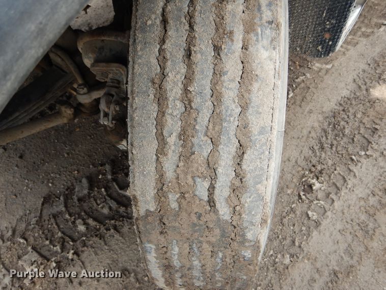 image for item GO9651 1987 Freightliner FLT  flatbed truck