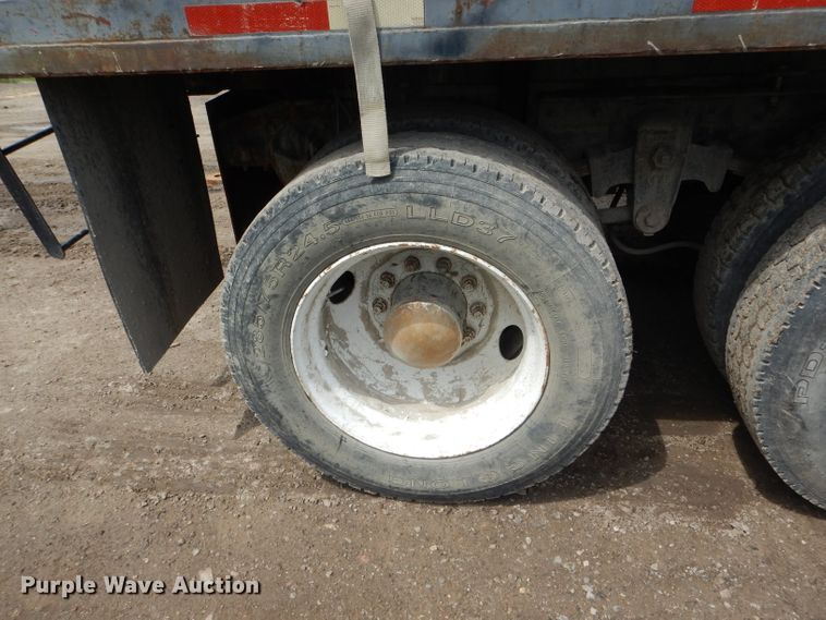 image for item GO9651 1987 Freightliner FLT  flatbed truck