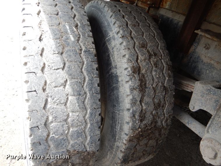 image for item GO9651 1987 Freightliner FLT  flatbed truck