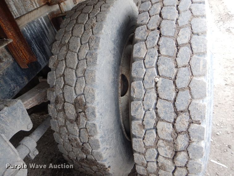 image for item GO9651 1987 Freightliner FLT  flatbed truck