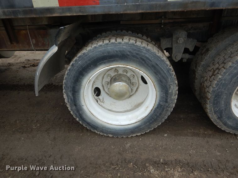 image for item GO9651 1987 Freightliner FLT  flatbed truck