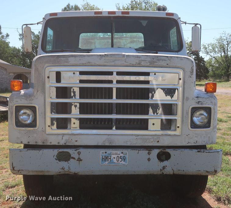 image for item GS9898 1979 International 2275  semi truck