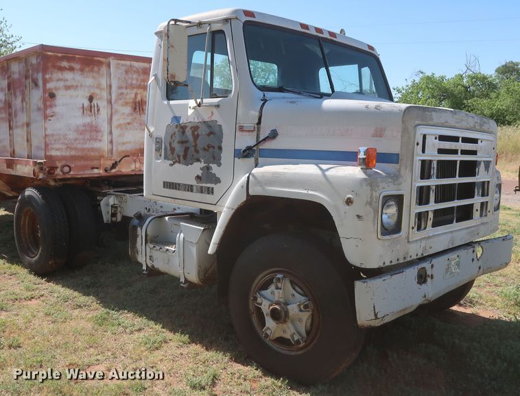 image for item GS9898 1979 International 2275  semi truck