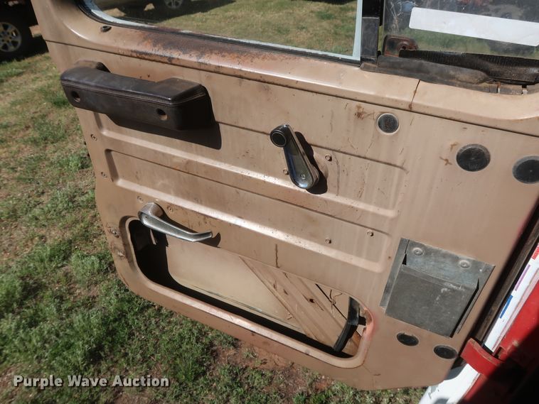 image for item GS9898 1979 International 2275  semi truck