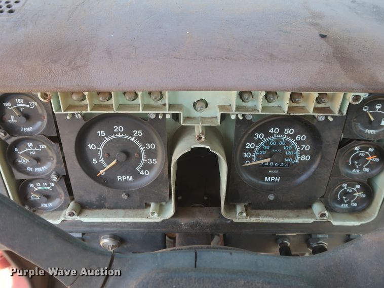 image for item GS9898 1979 International 2275  semi truck