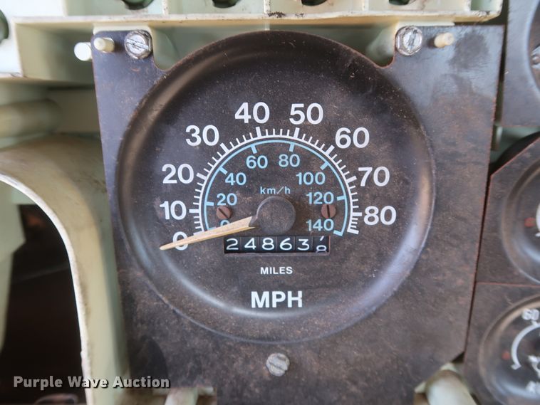 image for item GS9898 1979 International 2275  semi truck